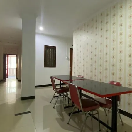 RedDoorz Plus @ Rawamangun-2